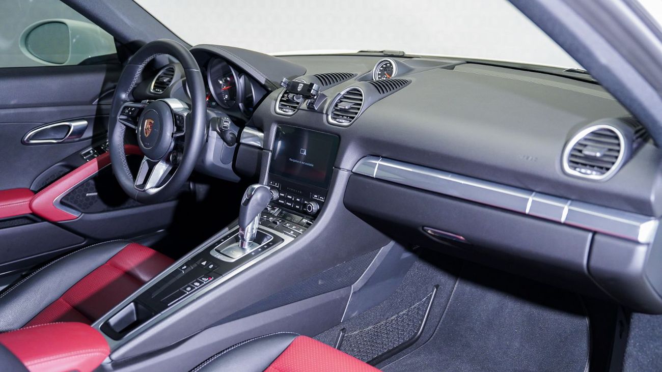 بورش كايمان 718 Std 2.0L A/T | AED 4,913 PM | Warranty August 2026 | GCC