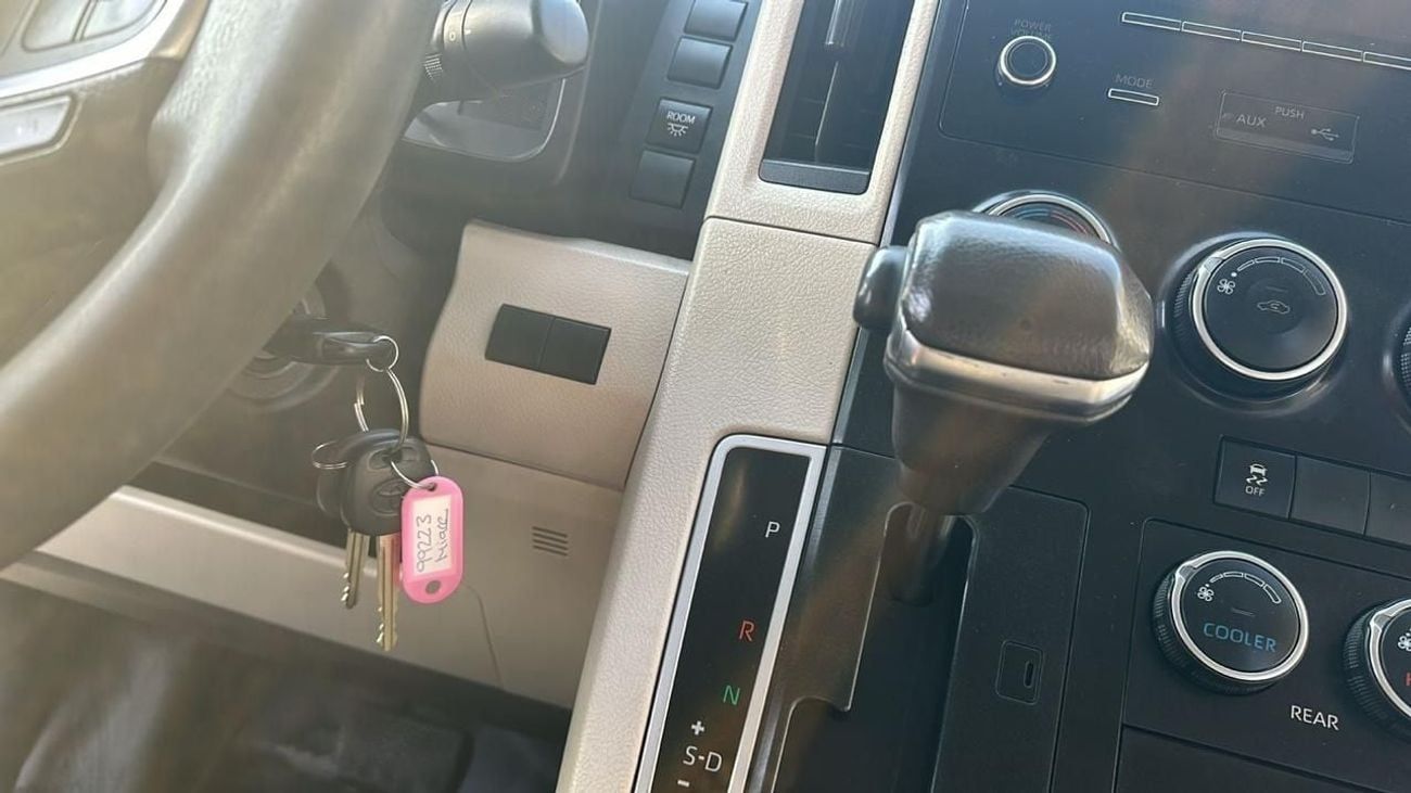Toyota Hiace DLS - STD ROOF Diesel Engine ,2.8 Liter ,Left Hand Drive ,Automatic