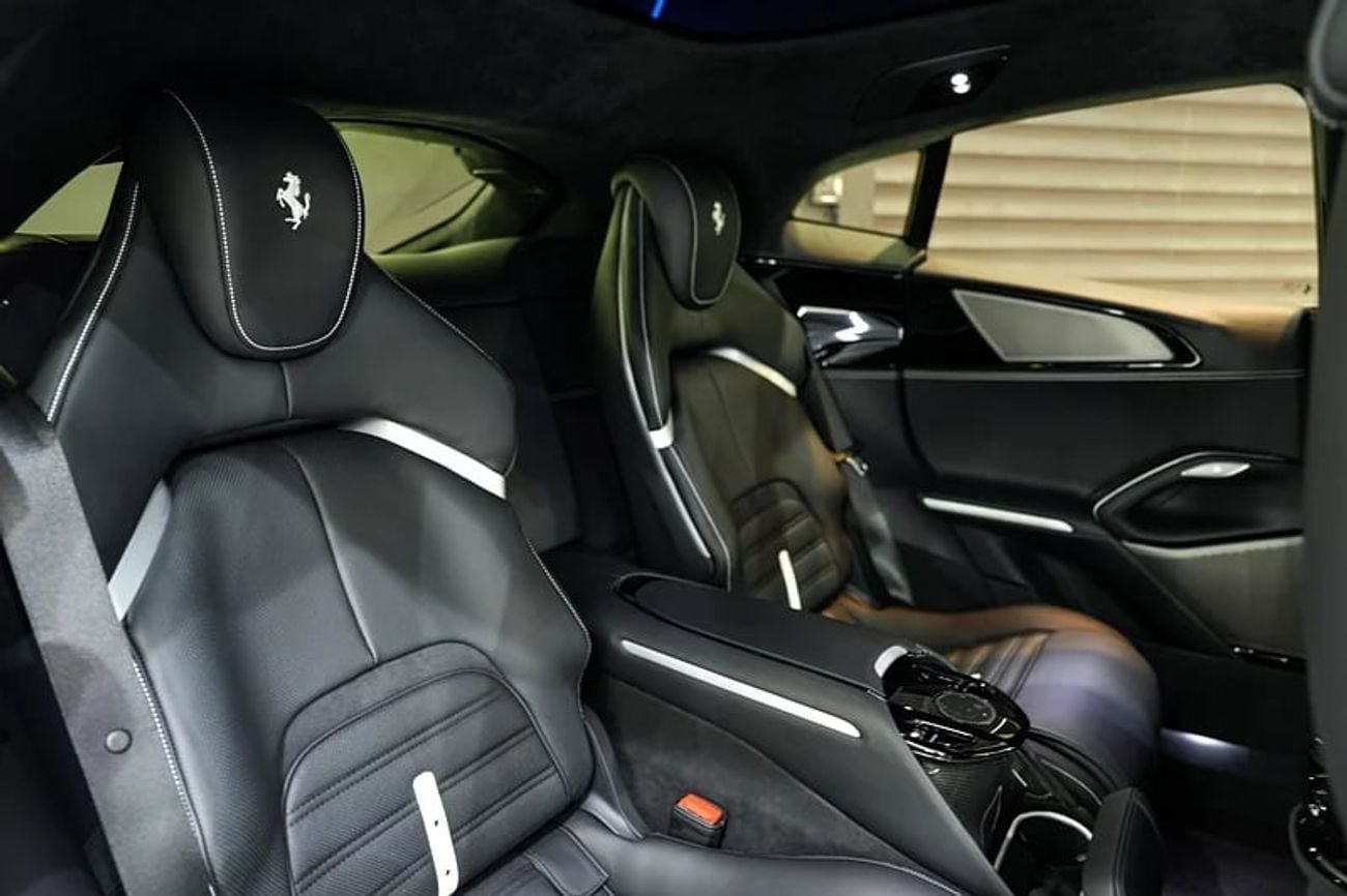 فيراري بوروسانجوي Panoramic Roof, Carbon Exterior/Interior, Dealer Warranty + Service!!