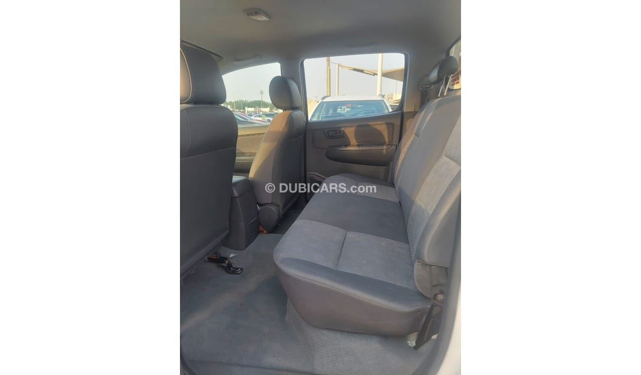 Toyota Hilux 2.4L 4WD DIESEL MT