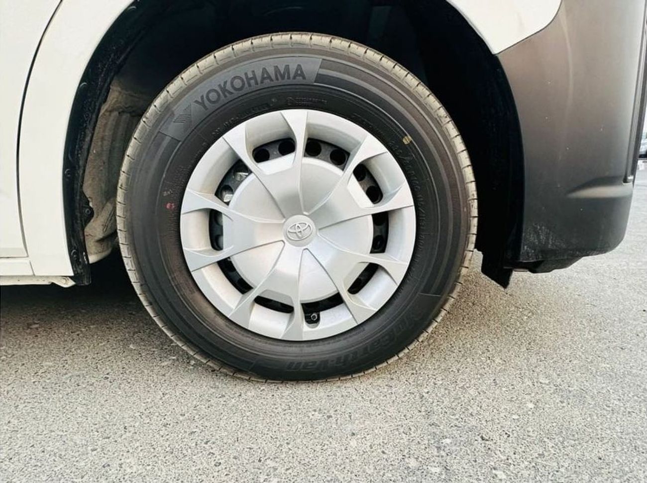 Toyota Hiace 3.5L, HIGH ROOF, PETROL, AUTOMATIC TRANSMISSION, 13 PERSON, AIRCONDION, POWER WINDOWN, MODEL 2025