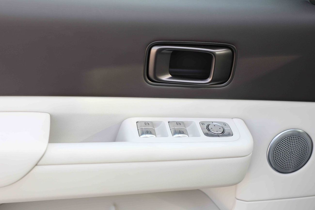 Li Auto Mega 2024 Lixiang Mega Ultra Version - Silver inside White | Export Only