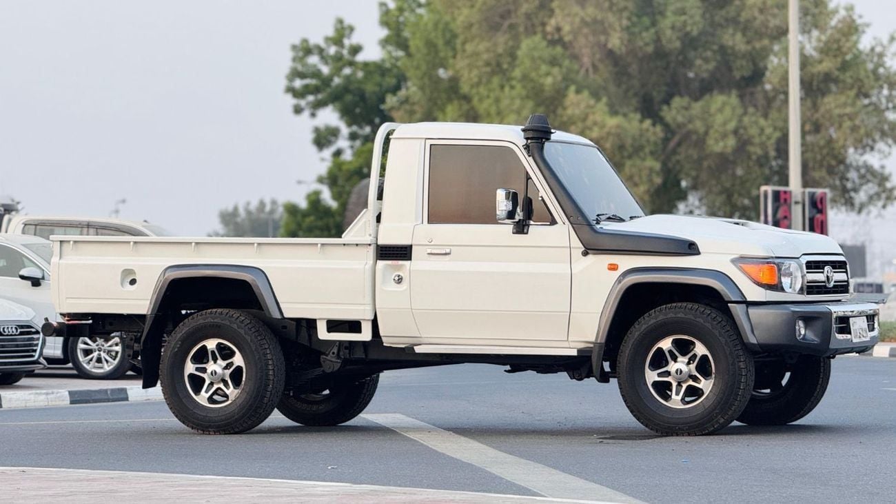 Toyota Land Cruiser Pick Up SINGLE CABIN | 4.5L DIESEL | MANUAL TRANSMISSION | RHD | 2010