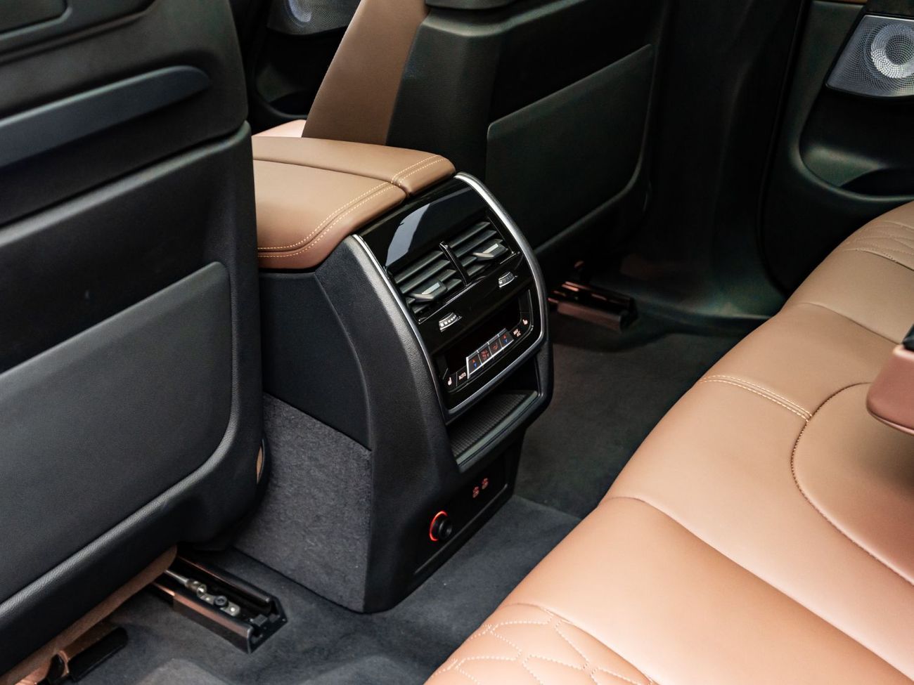 BMW X5 40i M Sport 3.0L 2024 BMW X5 xDrive40i, 2029 BMW Warranty + Service Contract, Low KMs, GCC