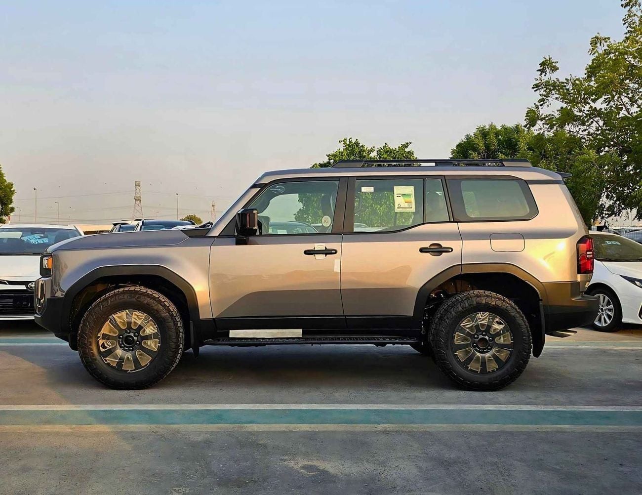 Toyota Prado ADVENTURE WITH COMPRESSOR /2.8L V4 DIESEL/DRIVER POWER WITH LEATHER SEATS/AUTO A/C (CODE#P28ADV3B)
