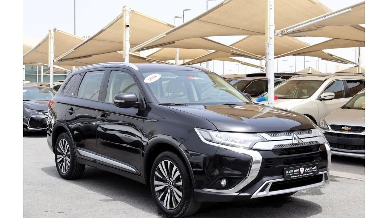 Mitsubishi Outlander GLX Basic ACCIDENTS FREE - ORIGINAL PAINT - GCC - 7 STR - ENGINE 2400 CC - V4