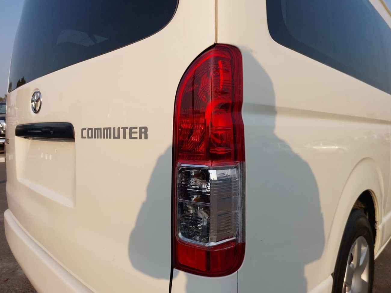 Toyota Hiace TOYOTA HIACE COMMUTER VAN RHD 2018 MODEL 3.0 L DIESEL AUTOMATIC(PM35933)