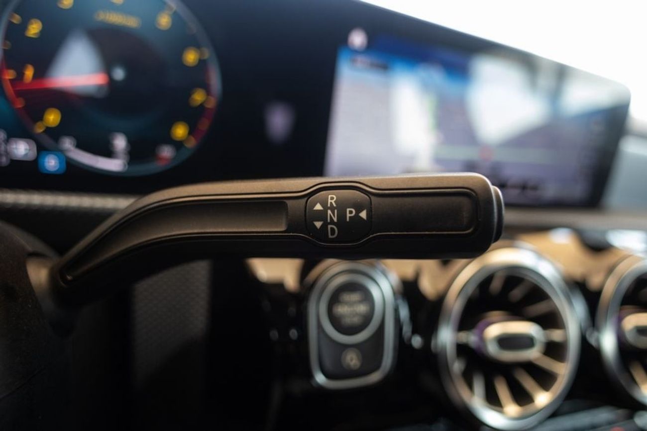 مرسيدس بنز A 250 Std 2.0L (224 HP)