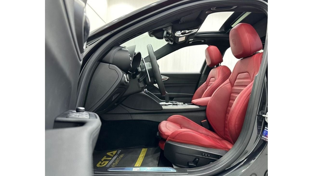 ألفا روميو جوليا 2023 Alfa Romeo Giulia Veloce Q2, 2028 Agency Warranty + Service Contract, GCC