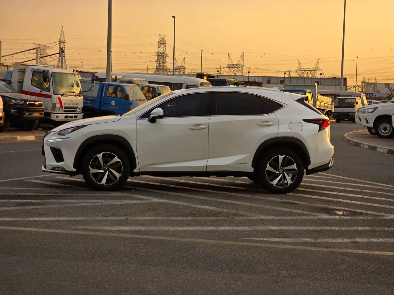 Lexus NX350h 2019 Model Lexus NX300hyrid Full option sunroof , Parking sensor
