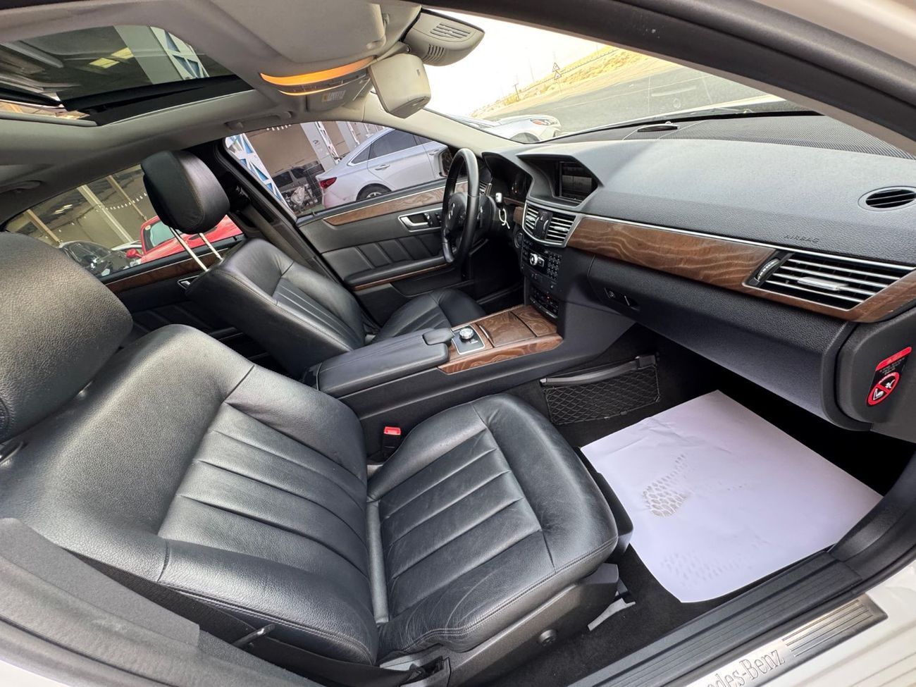 Mercedes-Benz E300 3.0L V6 / FULL OPTION PANORAMIC SUNROOF / KEYLESS ENTRY / KEYLESS START / ENTERED IN SYRIA CUSTOMS F