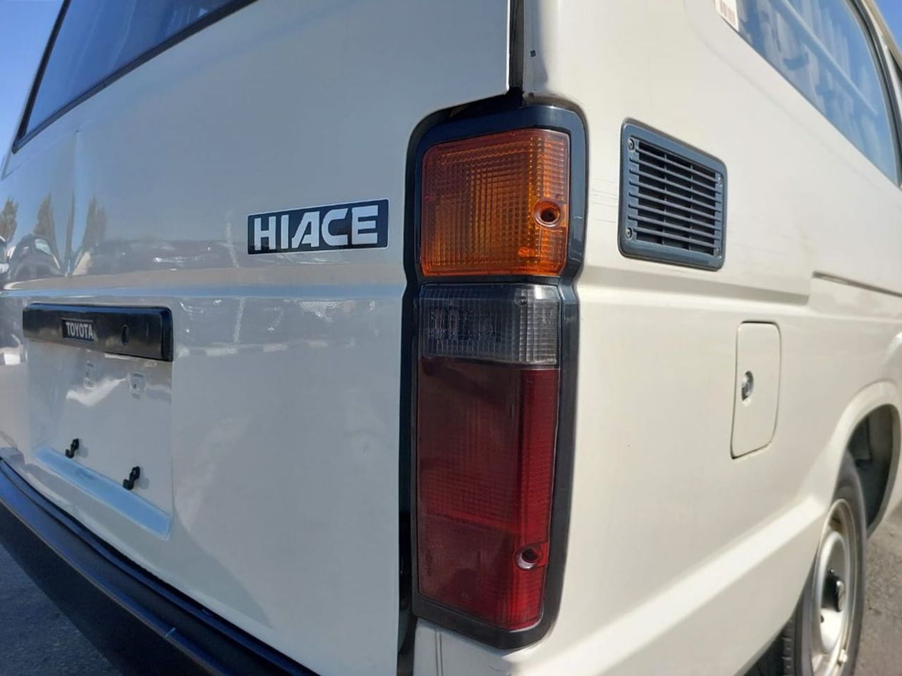 تويوتا هاياس TOYOTA HIACE VAN RHD 1986 MODEL 2.4 L DIESEL MANUAL(PM03751)