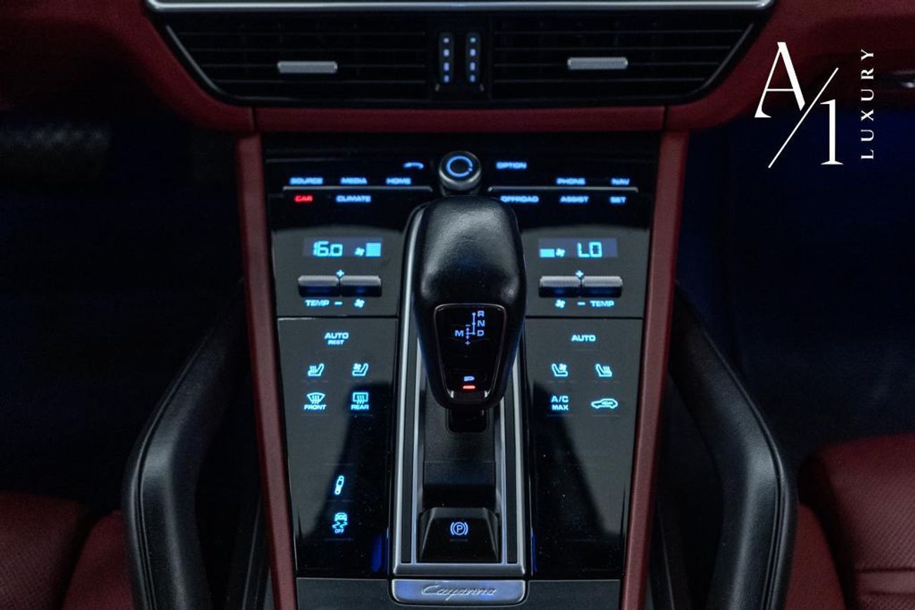 Porsche Cayenne Base Coupe 2023 Porsche Cayenne Coupe, Warranty, Carbon Fiber Package, Full Options, Very Low Kms, G