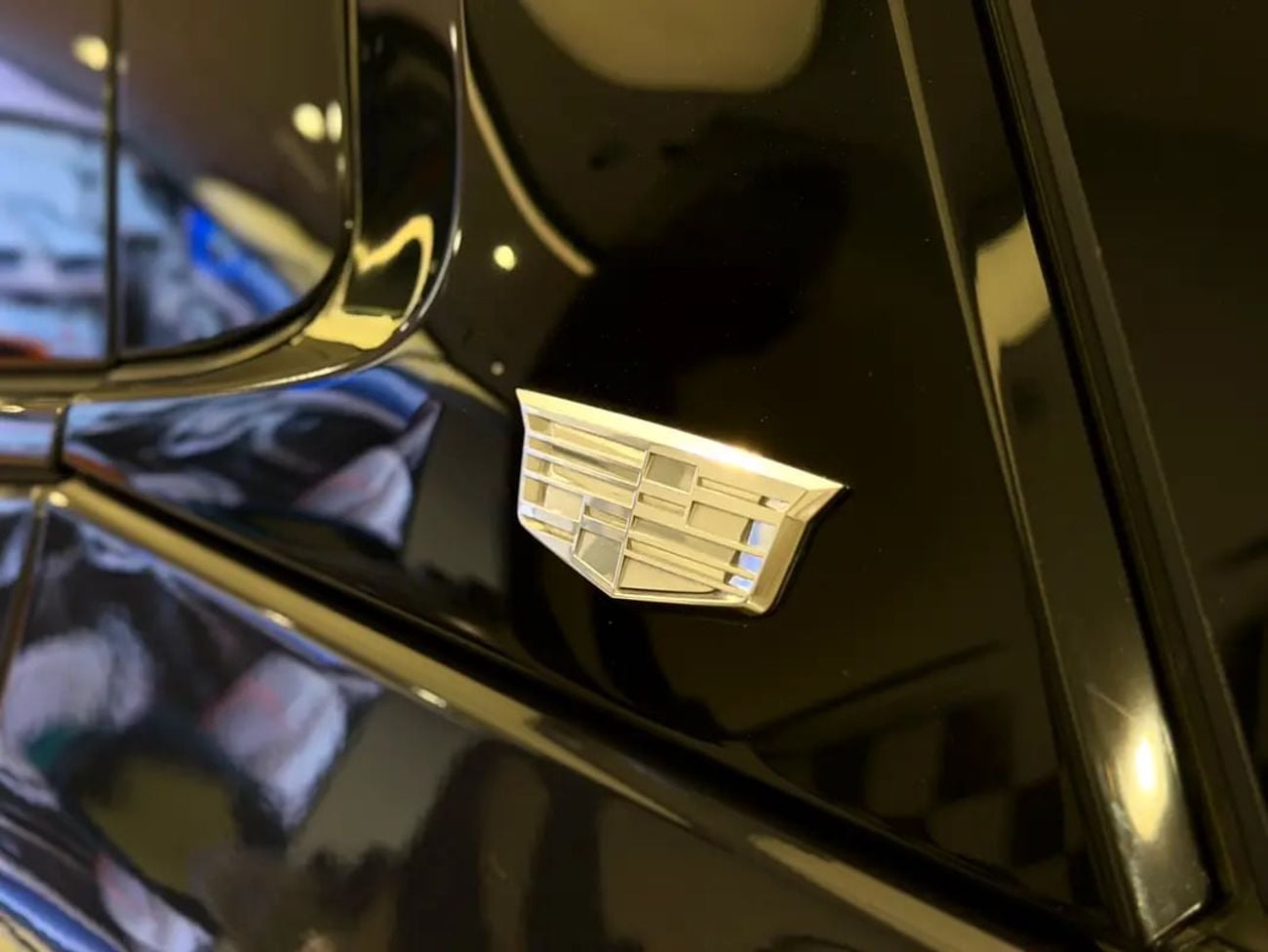 Cadillac Escalade SPORT PLATINUM - Japanese Specs - Brand