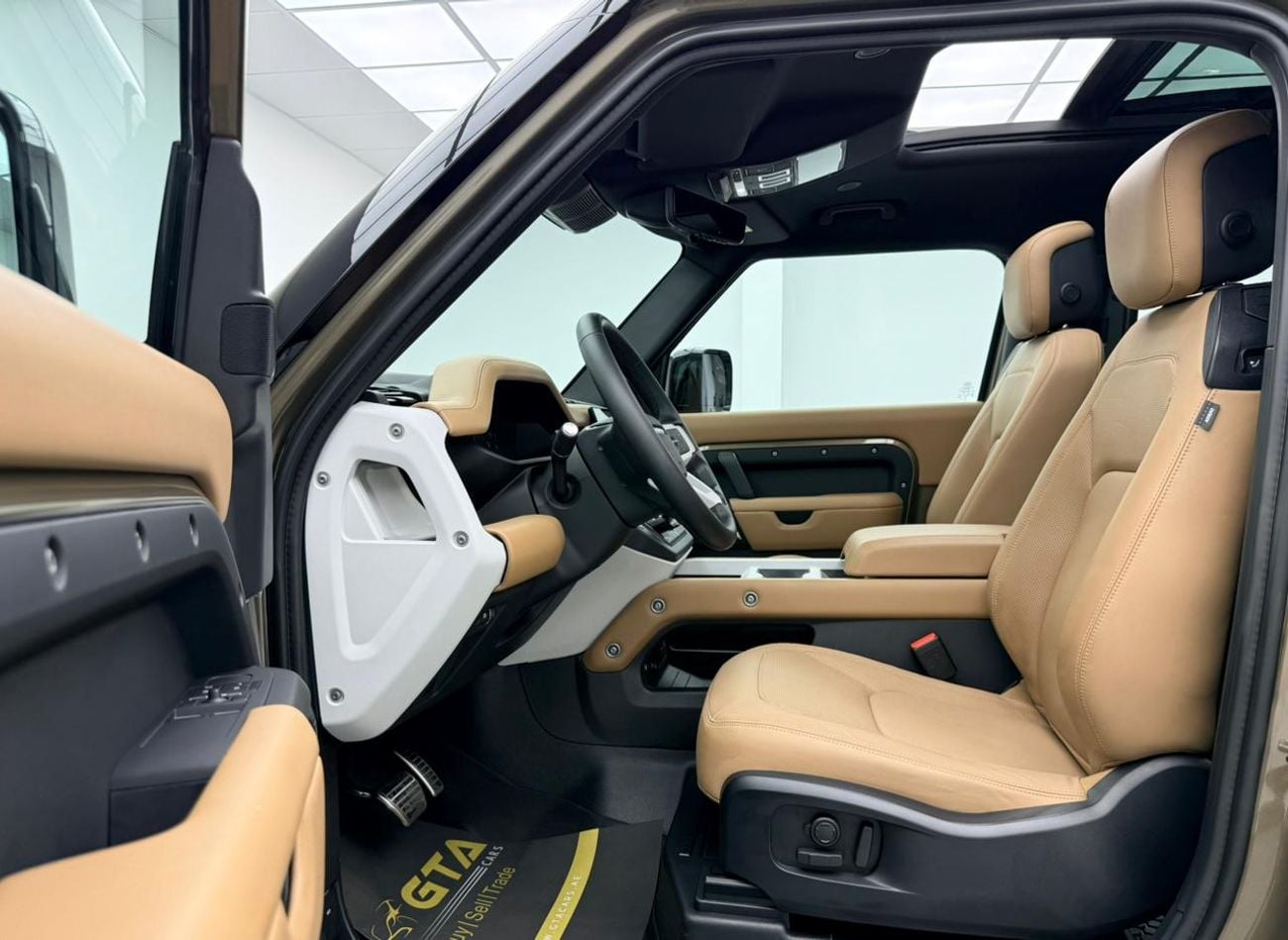 لاند روفر ديفندر 90 X-DYNAMIC HSE P400 2025 Land Rover Defender X Dynamic 90 HSE P400, 2030 LR Warranty + Service Pack, Very Low Km, GCC