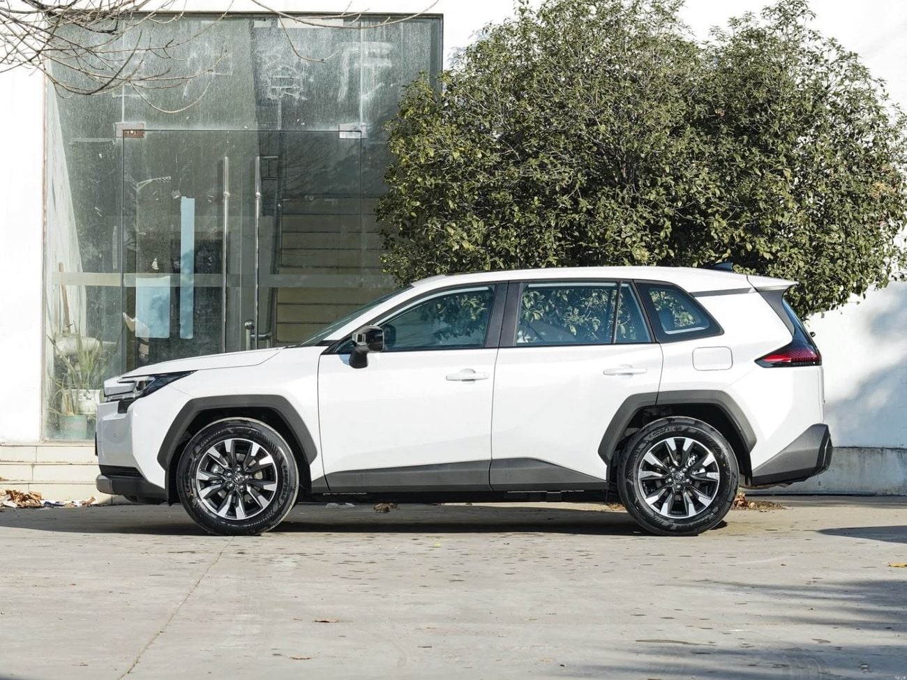Toyota RAV4 LUXURY HEV (NON GCC)