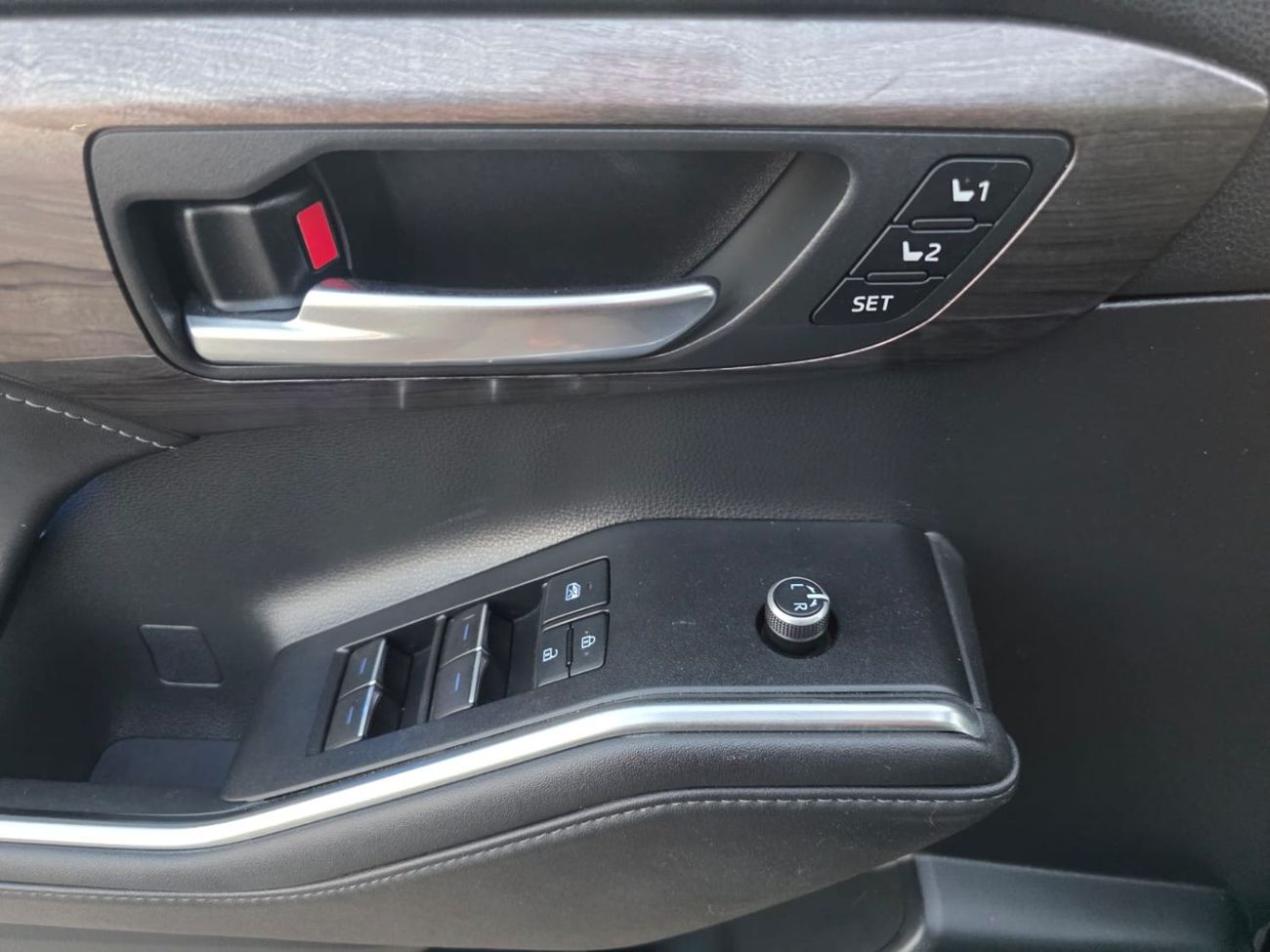 تويوتا هايلاندر 2.5L Hybrid Platinum