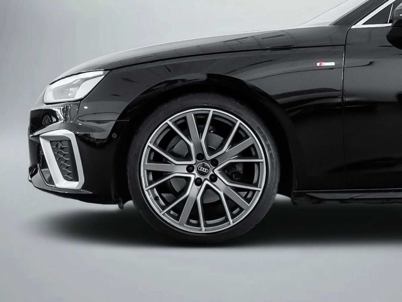 أودي A4 40TFSI S-Line 2.0L