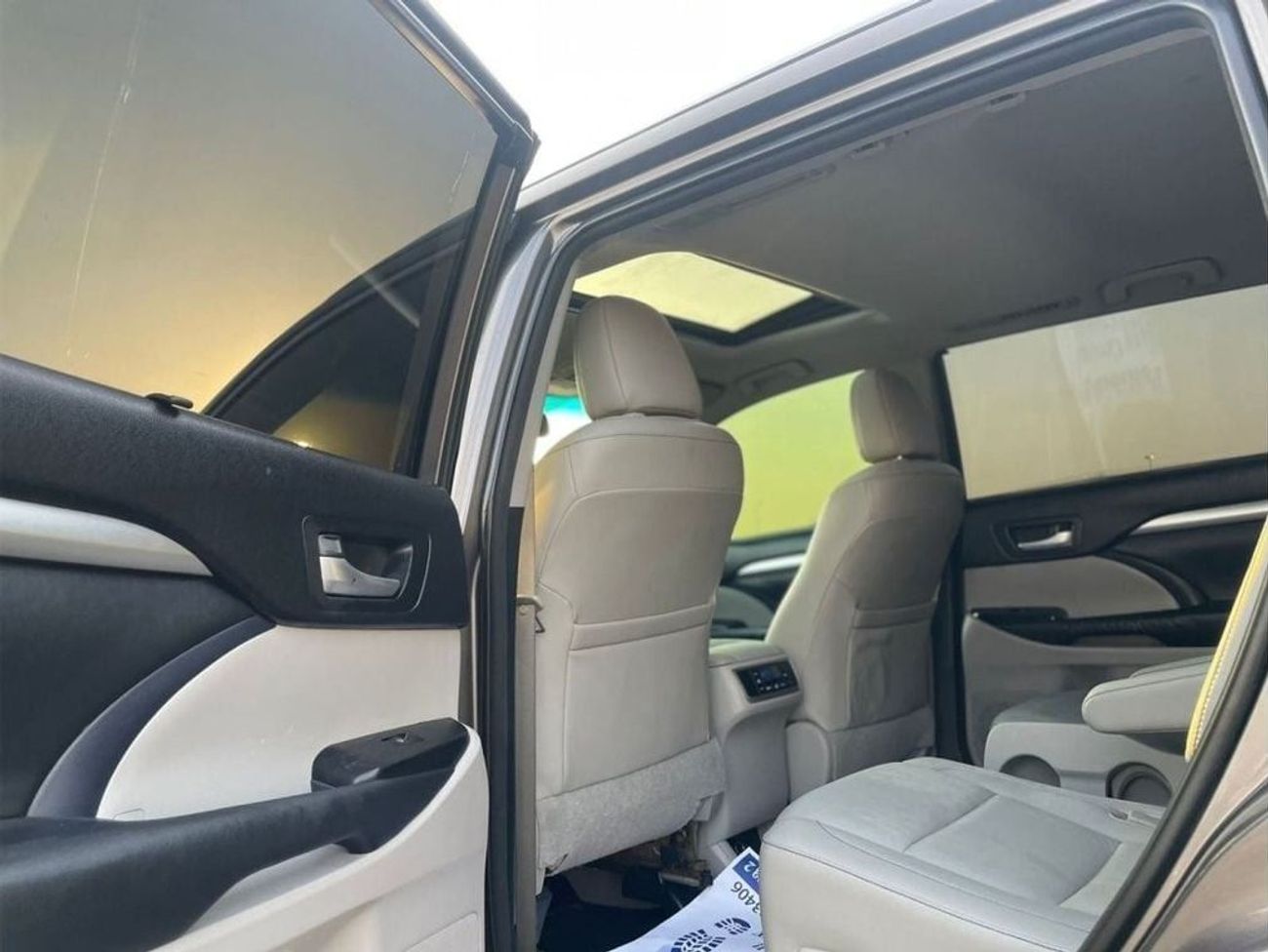 تويوتا هايلاندر 2014 Toyota Highlander XLE 3.5L V6 Full Option 7 Seater  With Side Steps - 90,000 mileage