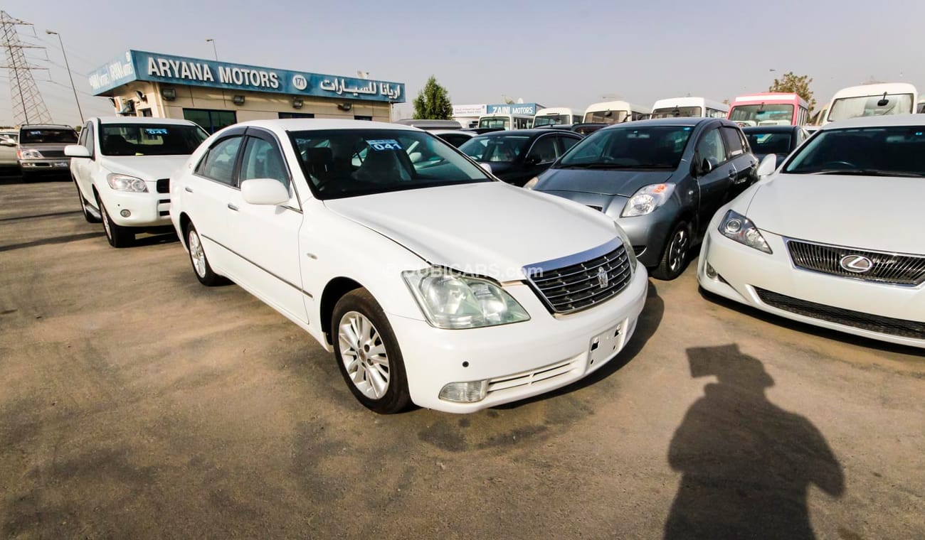 تويوتا كراون Royal saloon