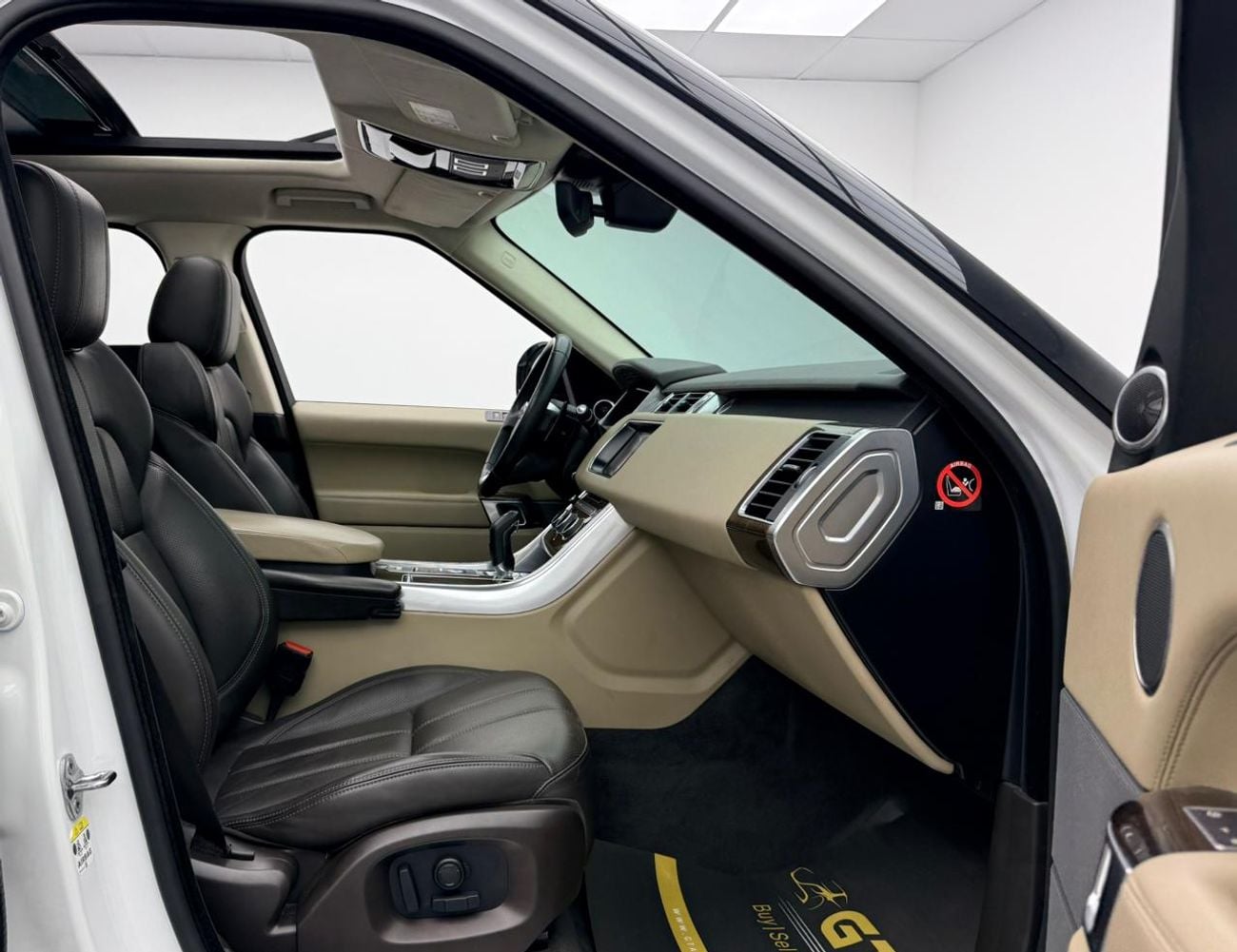 Land Rover Range Rover Sport HSE 3.0L (340 HP) 2017 Range Rover Sport HSE, Full Land Rover Service History, GCC