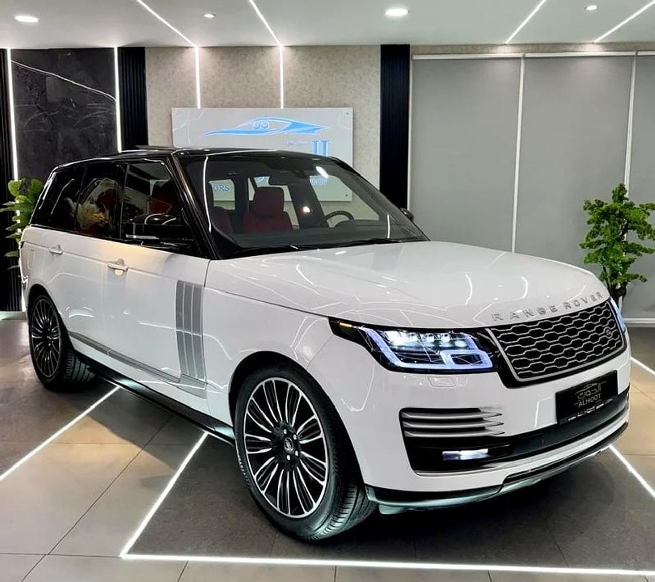 Land Rover Range Rover AUTOBIOGRAPHY FACELIFT TO || AUTOBIOGRAPHY KIT RR VOGUE V8 II GCC || TOP RANGE || PANORAMIC ||SCREENS