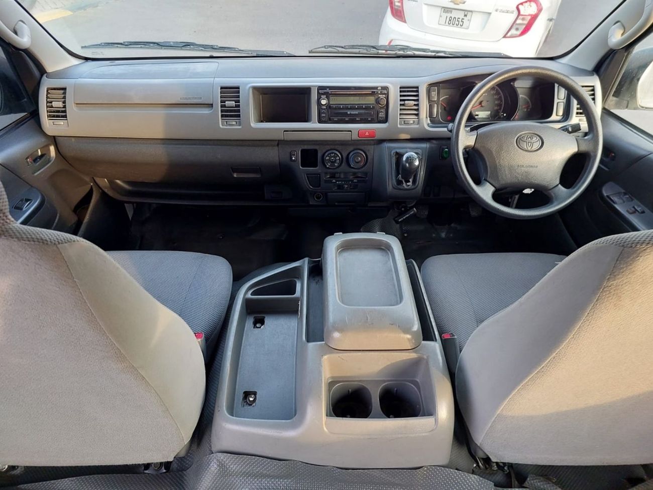 Toyota Hiace TOYOTA HIACE COMMUTER VAN RHD 2005 MODEL 2.5 L DIESEL MANUAL(PM07223)