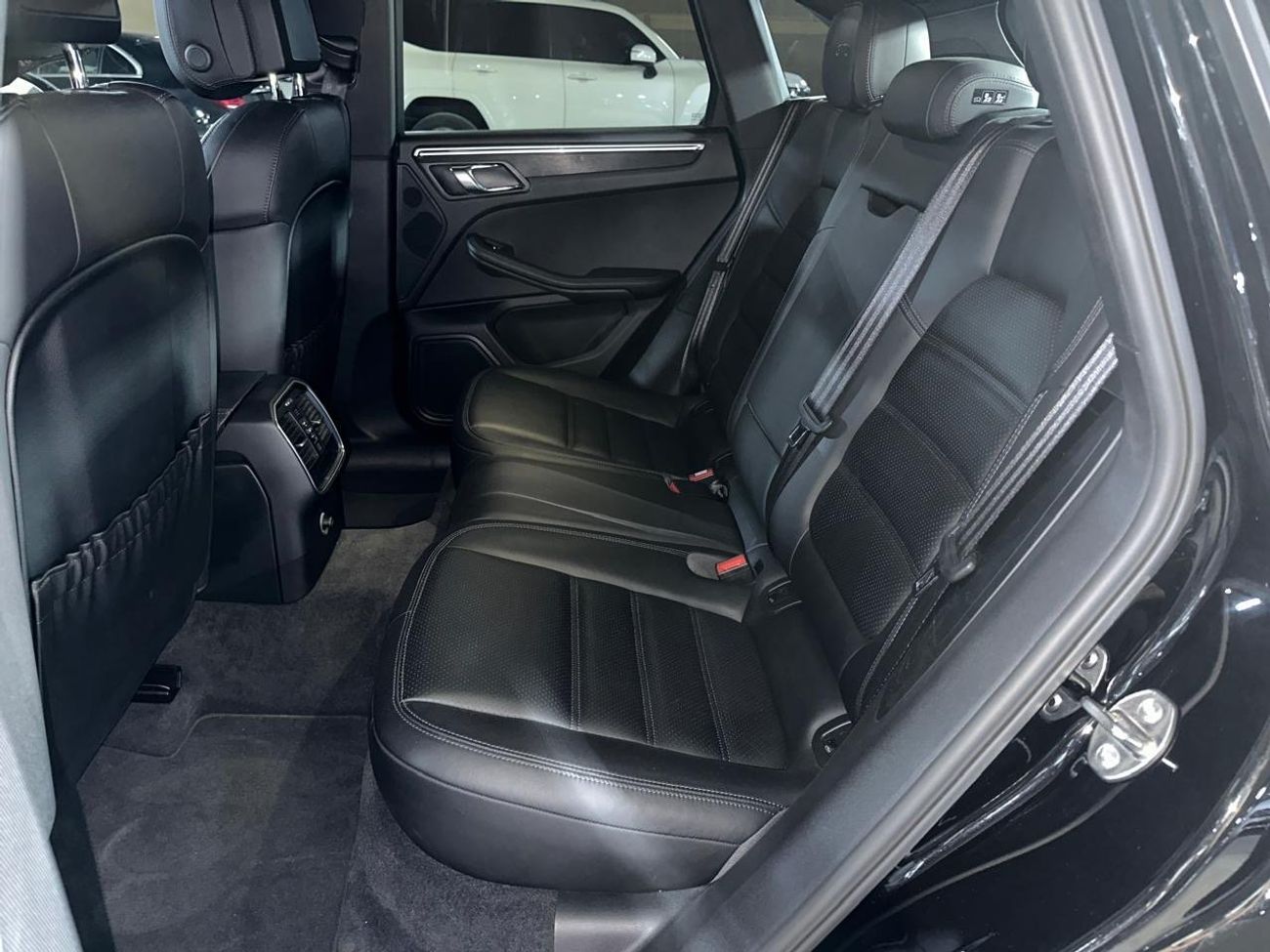 Porsche Macan GTS 3.0L (360 HP) PORSCHE MACAN GTS 2017 3.0 | SPORTS CHRONO PACKAGE | SPORTS EXHAUST SYSTEM | 21-IN