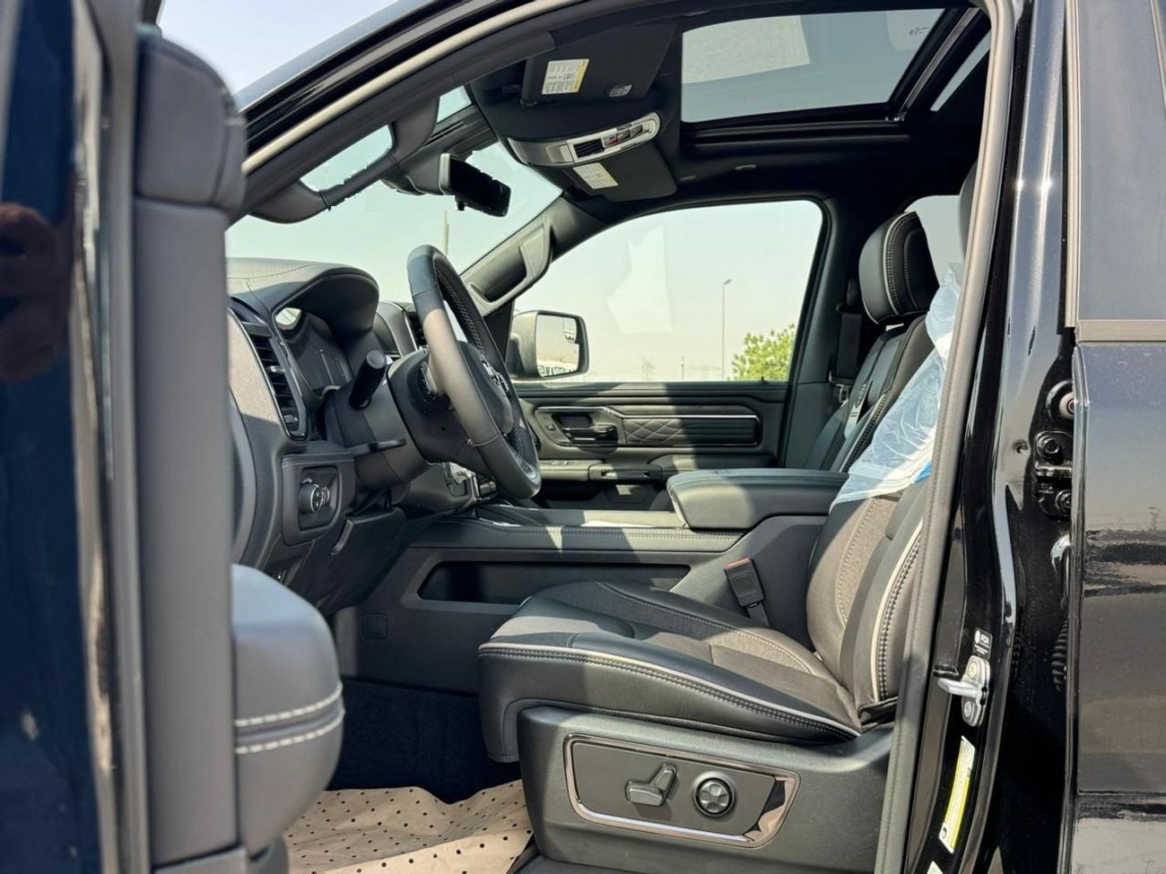 RAM 1500 2025 Ram 1500 Limited Night Edition