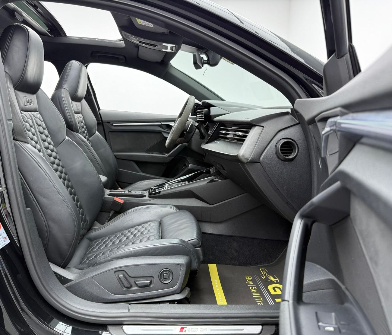 Audi RS3 TFSI quattro 2.5L Sportback 2022 Audi RS3, 1 Year Unlimited KM Warranty, Excellent Condition