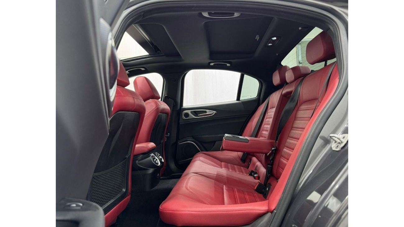 Alfa Romeo Giulia 2023 Alfa Romeo Giulia Veloce, 2027 Agency Warranty + Service Package, Full Service History, GCC