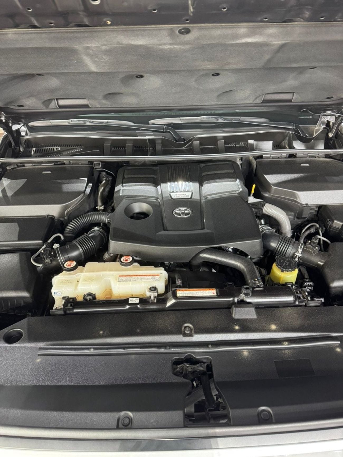 تويوتا لاند كروزر 2023 Model GXR Twin Turbo 3.5L Engine Full Option Very Perfect Condition