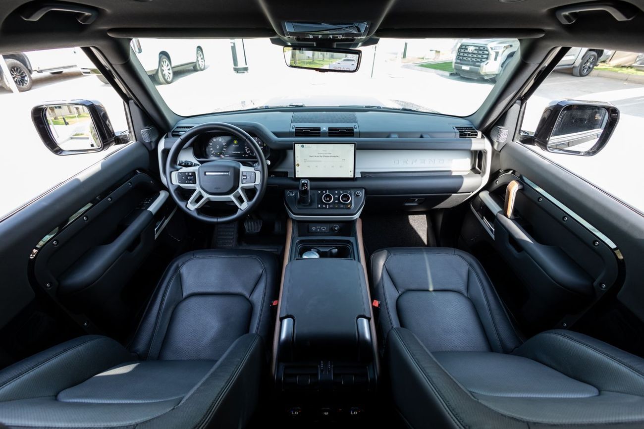 لاند روفر ديفندر P300 90 X-Dynamic SE 2.0L (5 Seater)