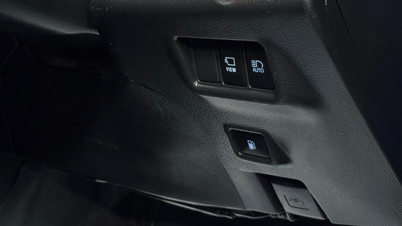 تويوتا CHR 2022 HYBRID 1.8CC PUSH START **360 CAMERA** | ALLOY RIMS | DIGITAL AC I LEATHER INTERIOR