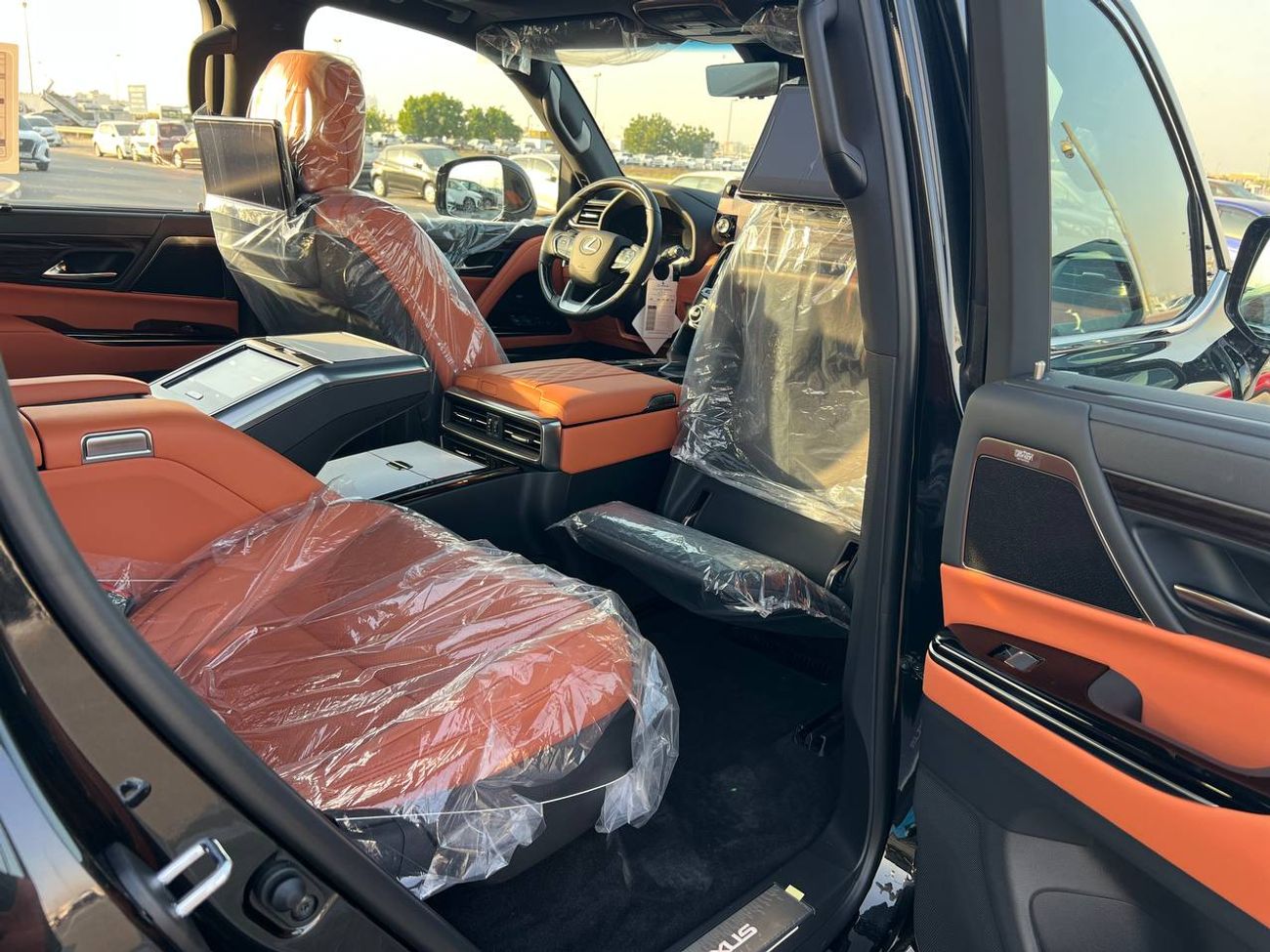 Lexus LX 700h VIP 3.5L HEV A/T // 2025 // FULL OPTION WITH VIP,COOLING,HEATED SEATS / MARK LEVINSON SOUND SYSTEM /