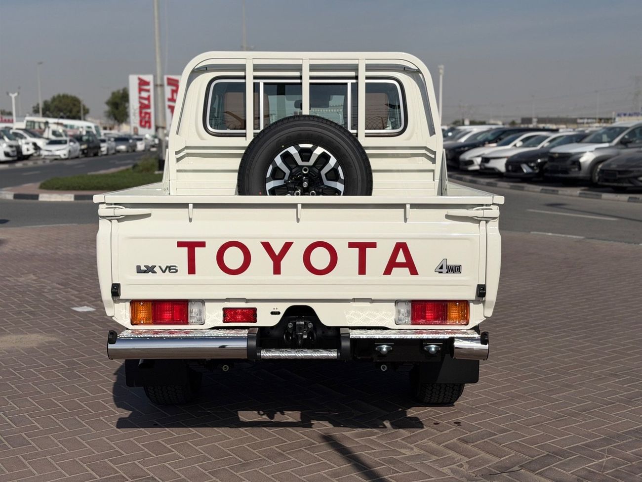 تويوتا لاند كروزر بيك آب Toyota Land Cruiser LC79 DC Full option Oman spec 2026