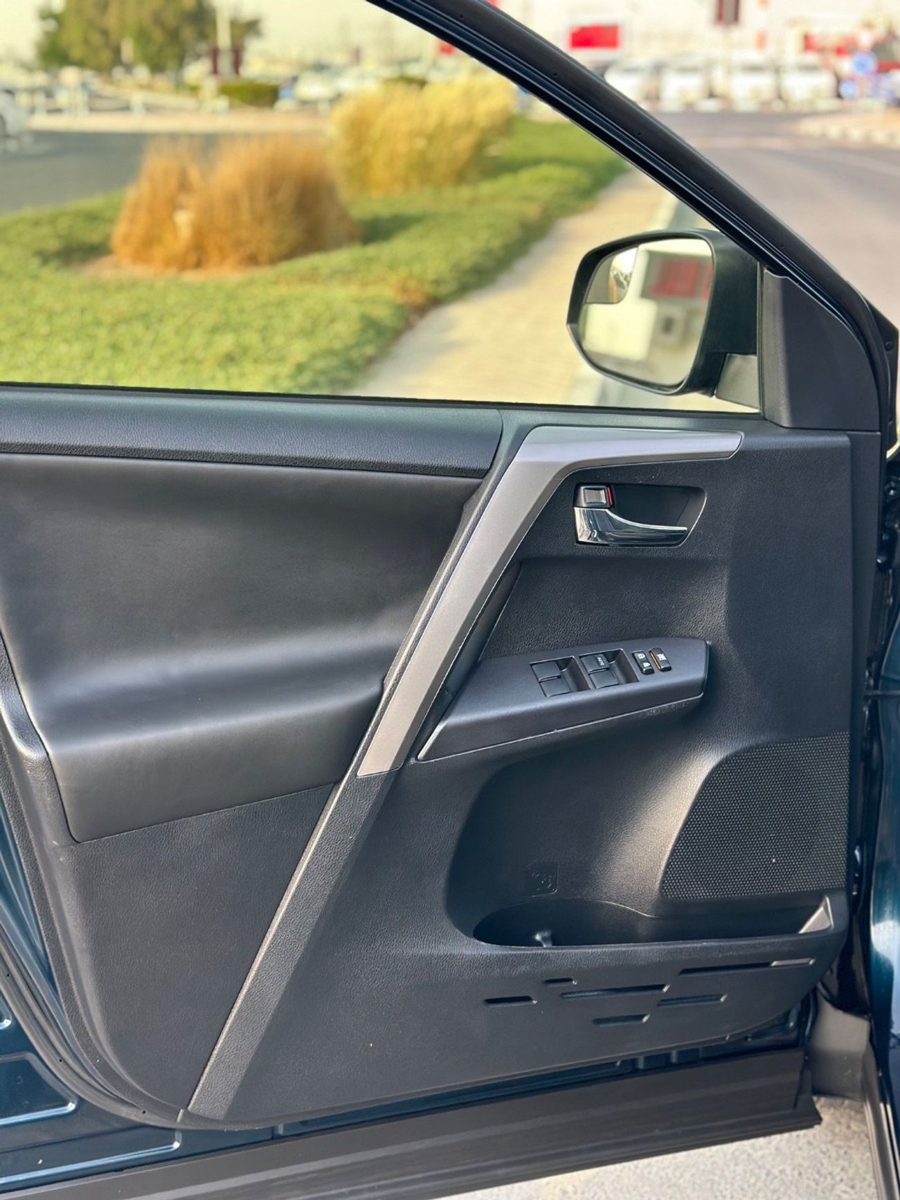 تويوتا راف ٤ XLE 2.5L