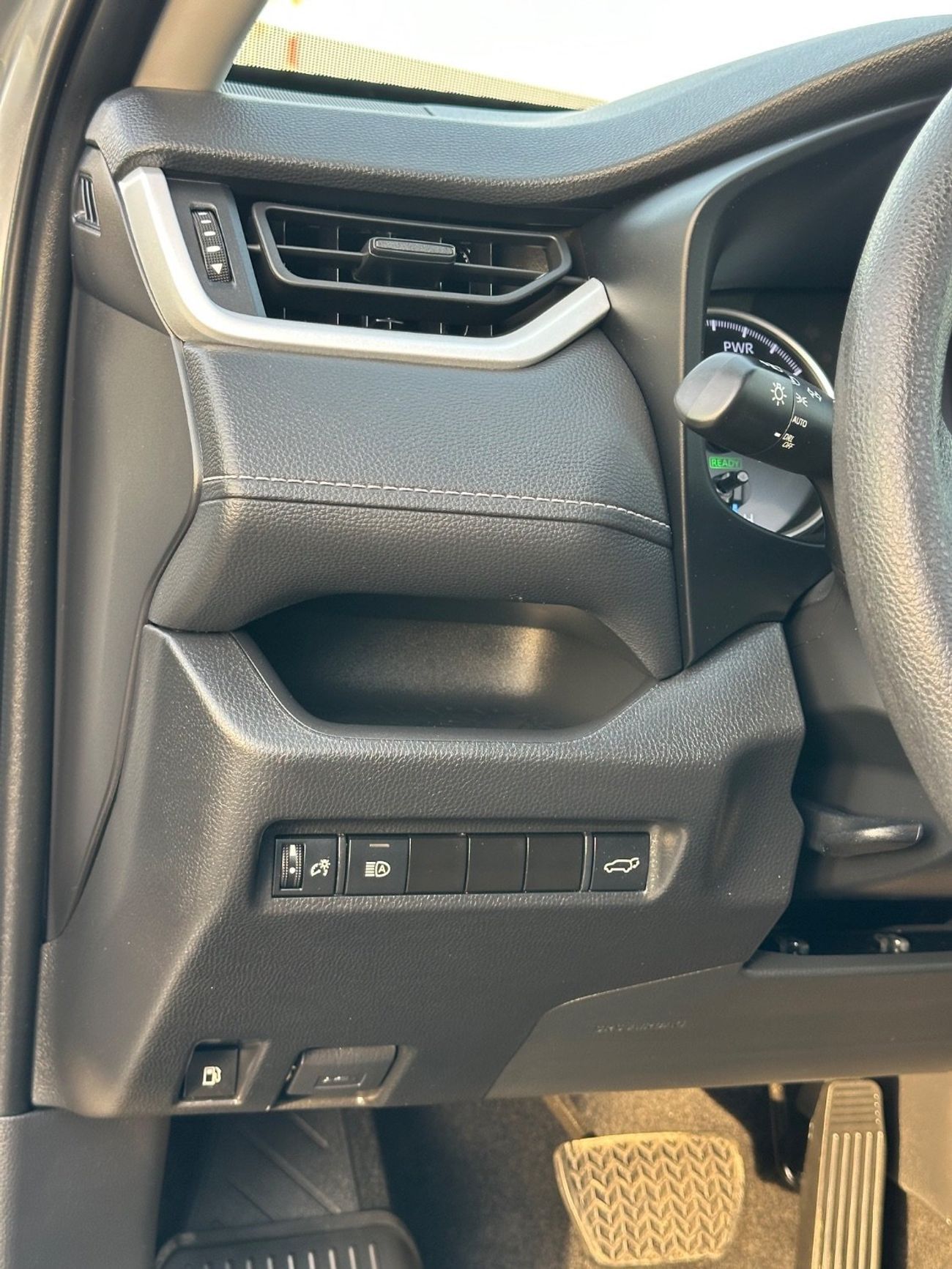 تويوتا راف ٤ XLE 2.5L