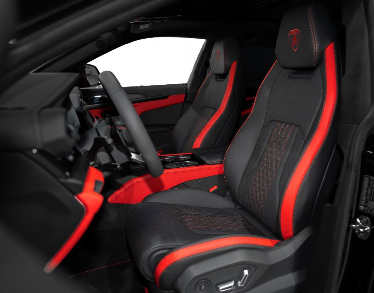 لامبورغيني اوروس 2025 URUS SE HYBRID | TWO TONE INTERIOR | PANORAMIC ROOF | BANG N OLUFSEN 3D SOUND | STYLE PACKAGE