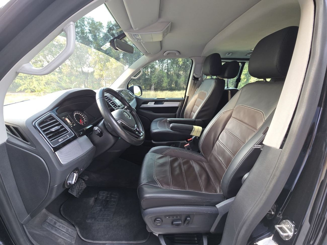 Volkswagen Multivan Hihgline 2.0L MULTIVAN HIGHLINE 2016 GCC FULL OPITION // PERFECT CONDITION