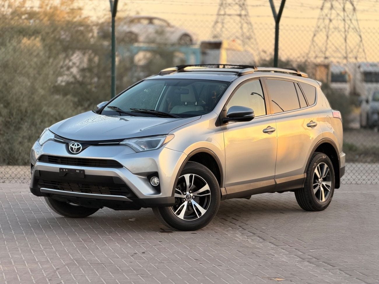 Toyota RAV4 XLE 2.5L 4x4 drive / sunroof, leather seats/ full option
