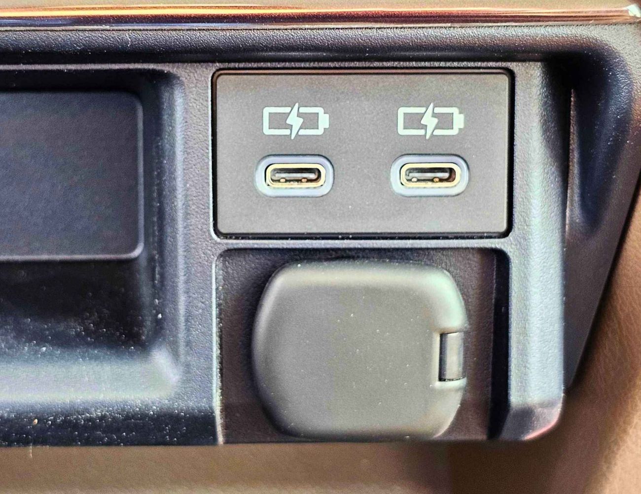 Toyota Land Cruiser 70 LC76 | 2.8L V4 DIESEL | 5 DOOR | DVD CAMER`| DIFF LOCK | LX FULL OPTION (CODE # HT76ZS)