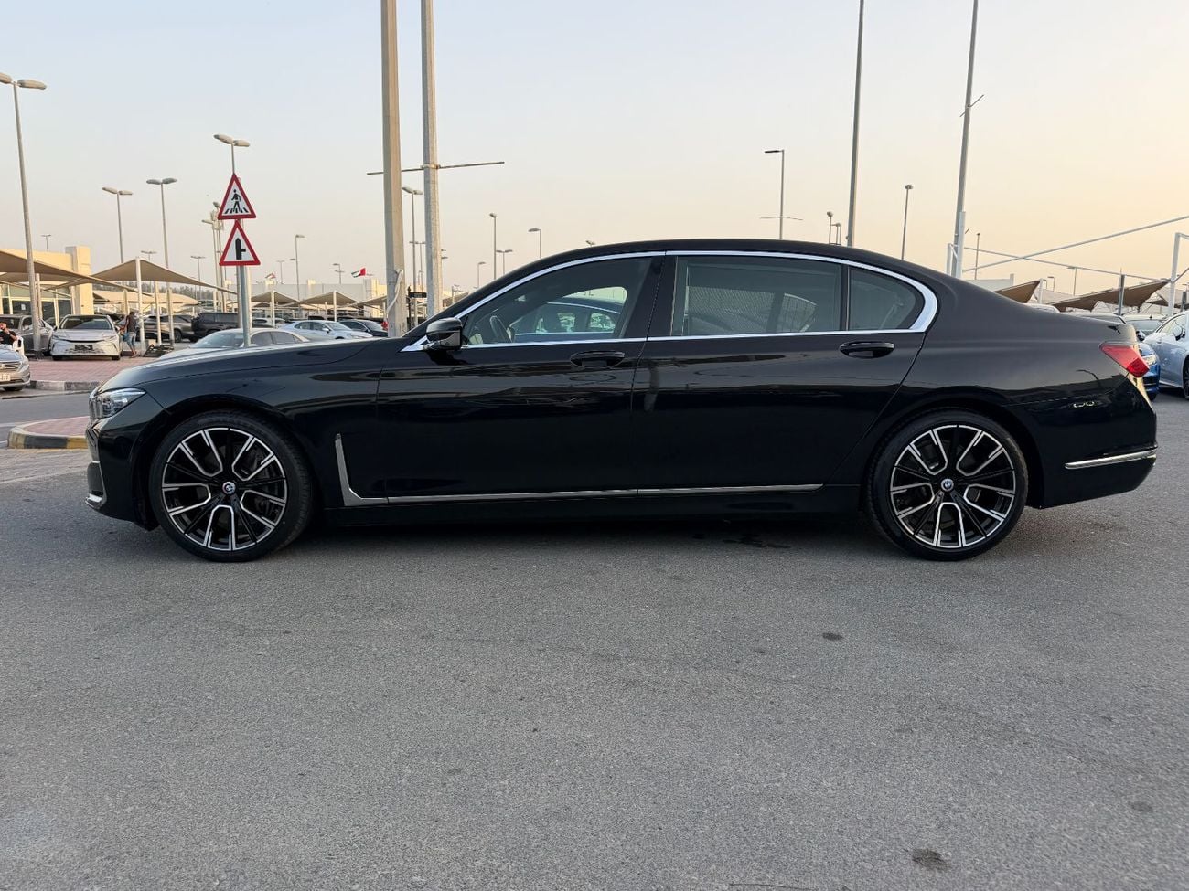 بي أم دبليو 750Li xDrive 4.4L (530 HP)
