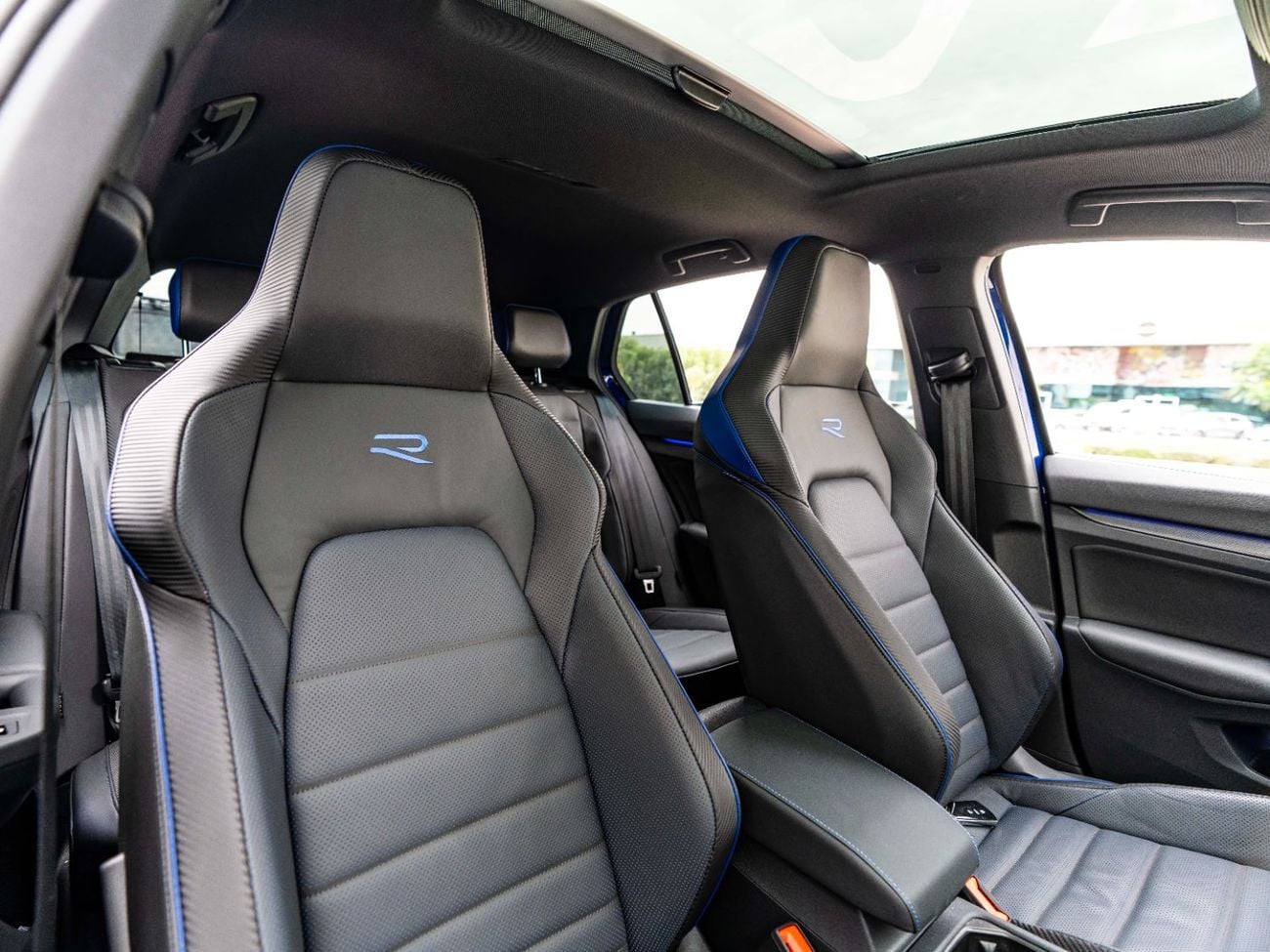 فولكس واجن جولف ار Base 2.0T