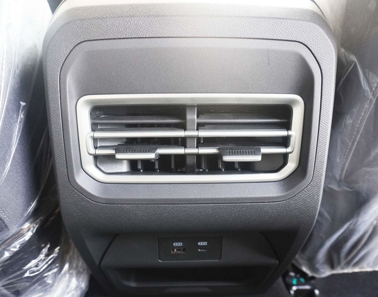 Rely R8 COMFORT 4x4 2.4L M/T 2026 MODEL