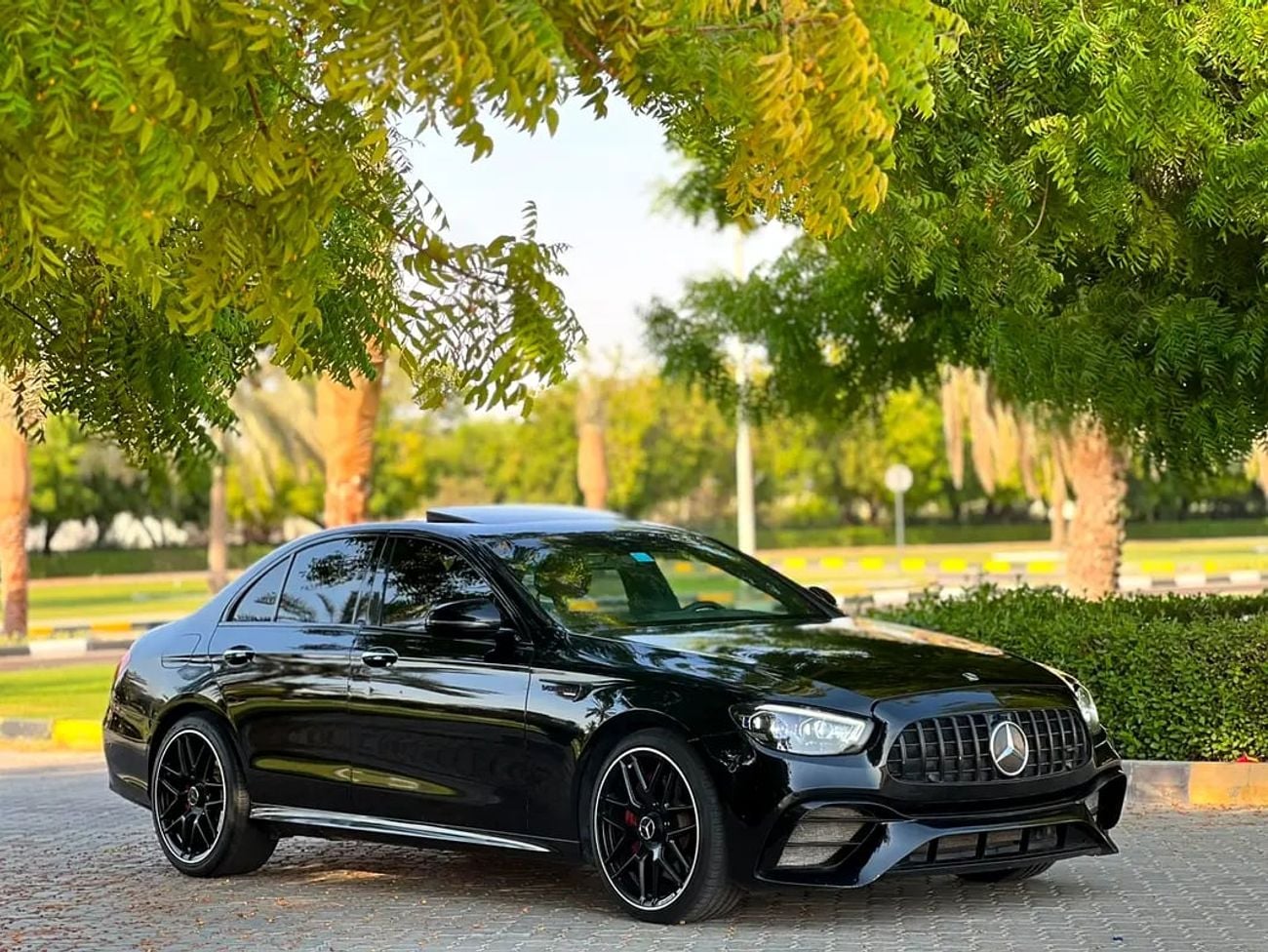 Mercedes Benz E300 E 300 - Luxury Performance