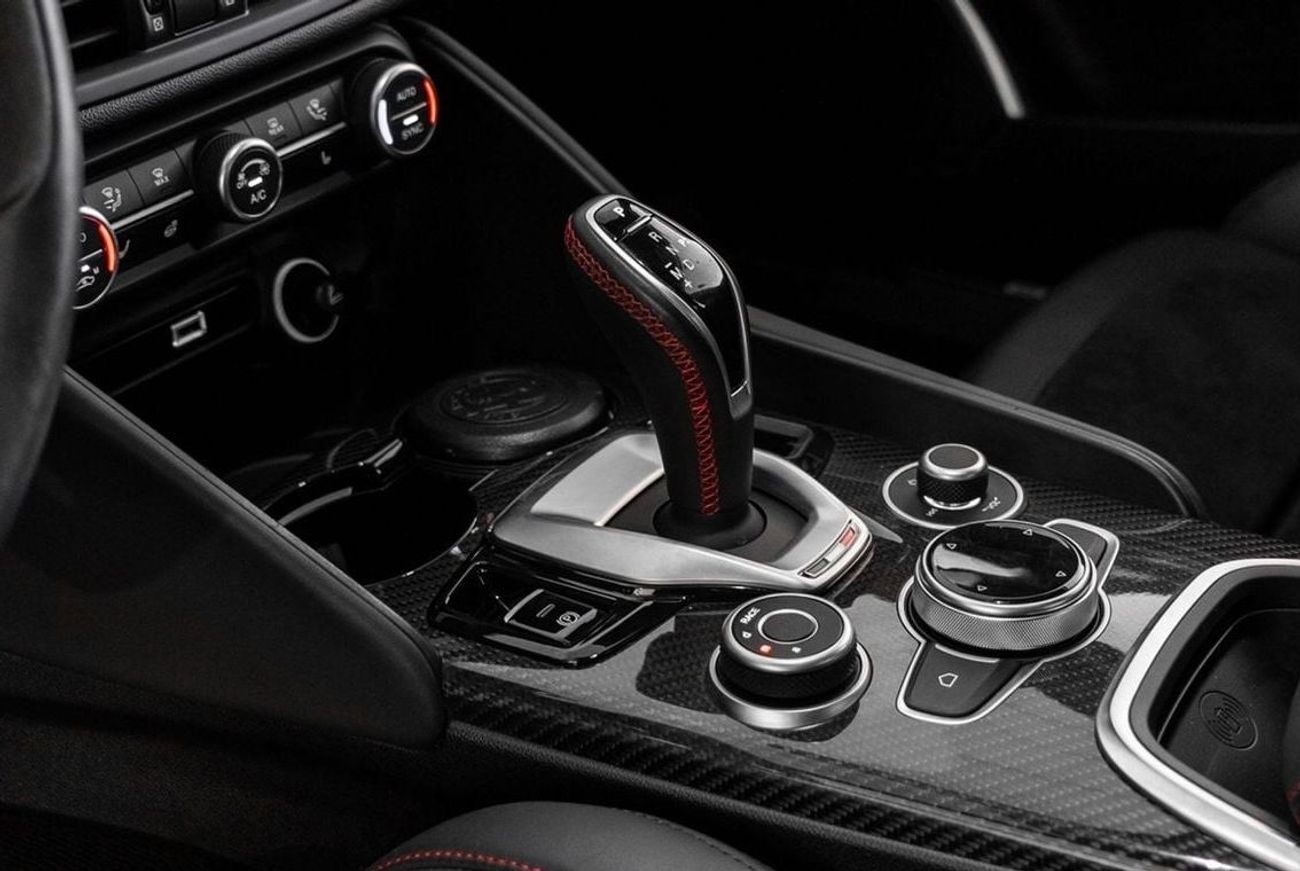 ألفا روميو جوليا Quadrifoglio 2.9L (505 HP)