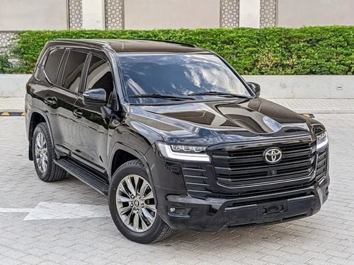 Toyota Land Cruiser GXR FACELIFTED WITH INTERIOR AND EXTERIOR GCC IN EXCELLENT CONDITION