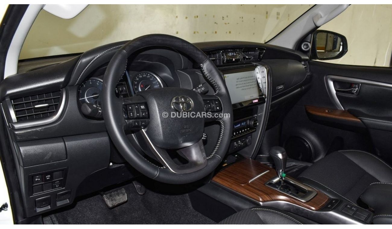 Toyota Fortuner 2023 Toyota Fortuner 4x4 4.0 HI P AT - Pearl White inside Black