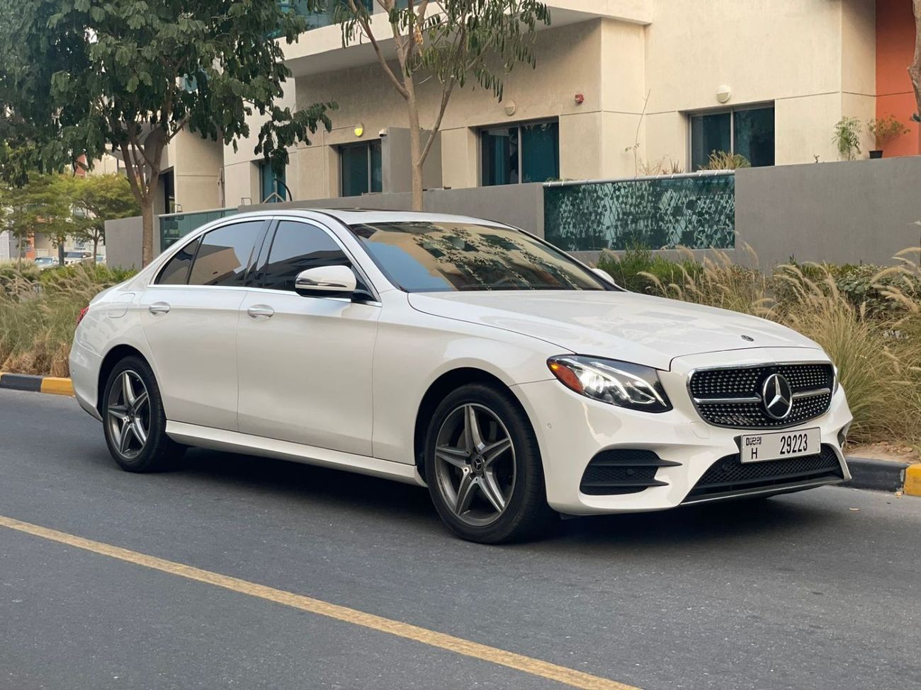 Mercedes-Benz E300 2017 Mercedes Benz E 300 4Matic Full Option 2.0L V4 Turbo Full Option With Sensors and Radar -